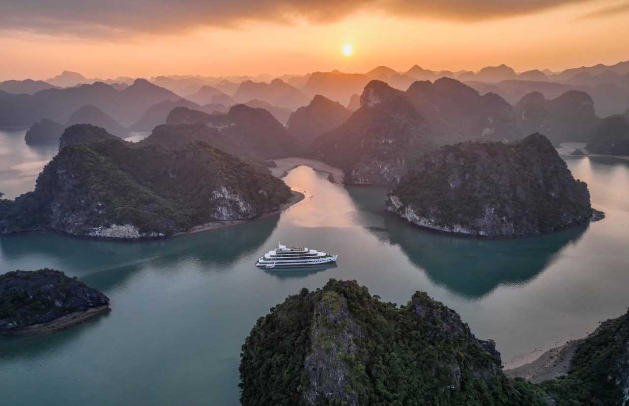 Halong Bay Cruise. Photo by pexels.