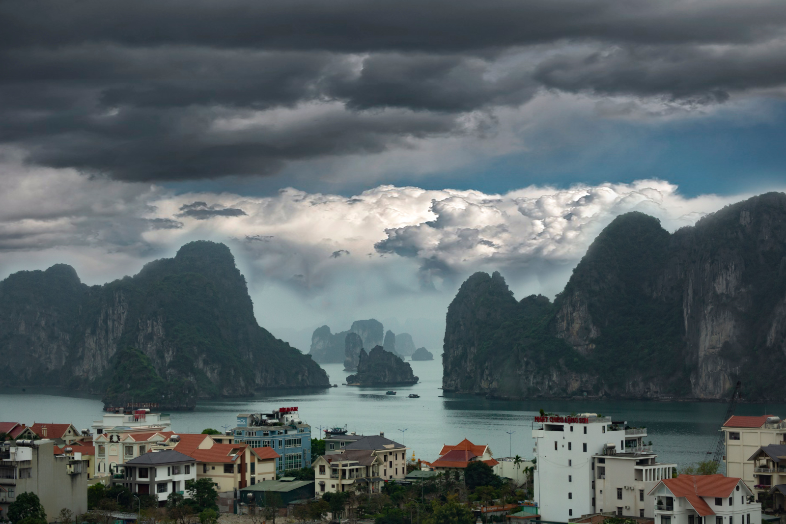 Bad weather. Photo by pexels.