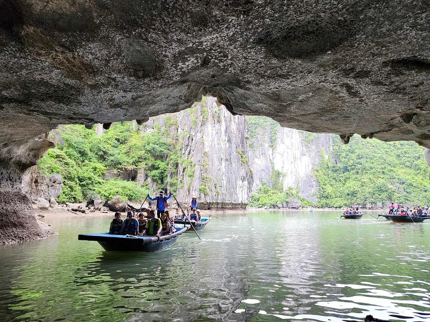 Luon Cave in Halong Bay. Photo by tripadvisor.