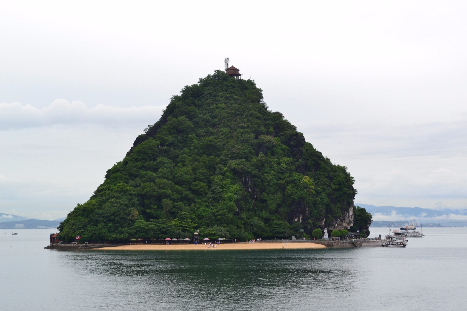 Titop Island. Photo by tripadvisor.