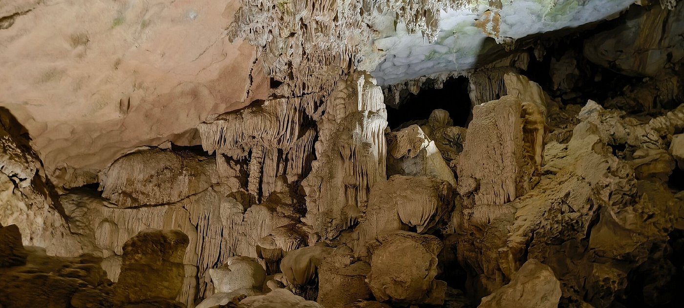 Sung Sot Cave. Photo by tripadvisor.