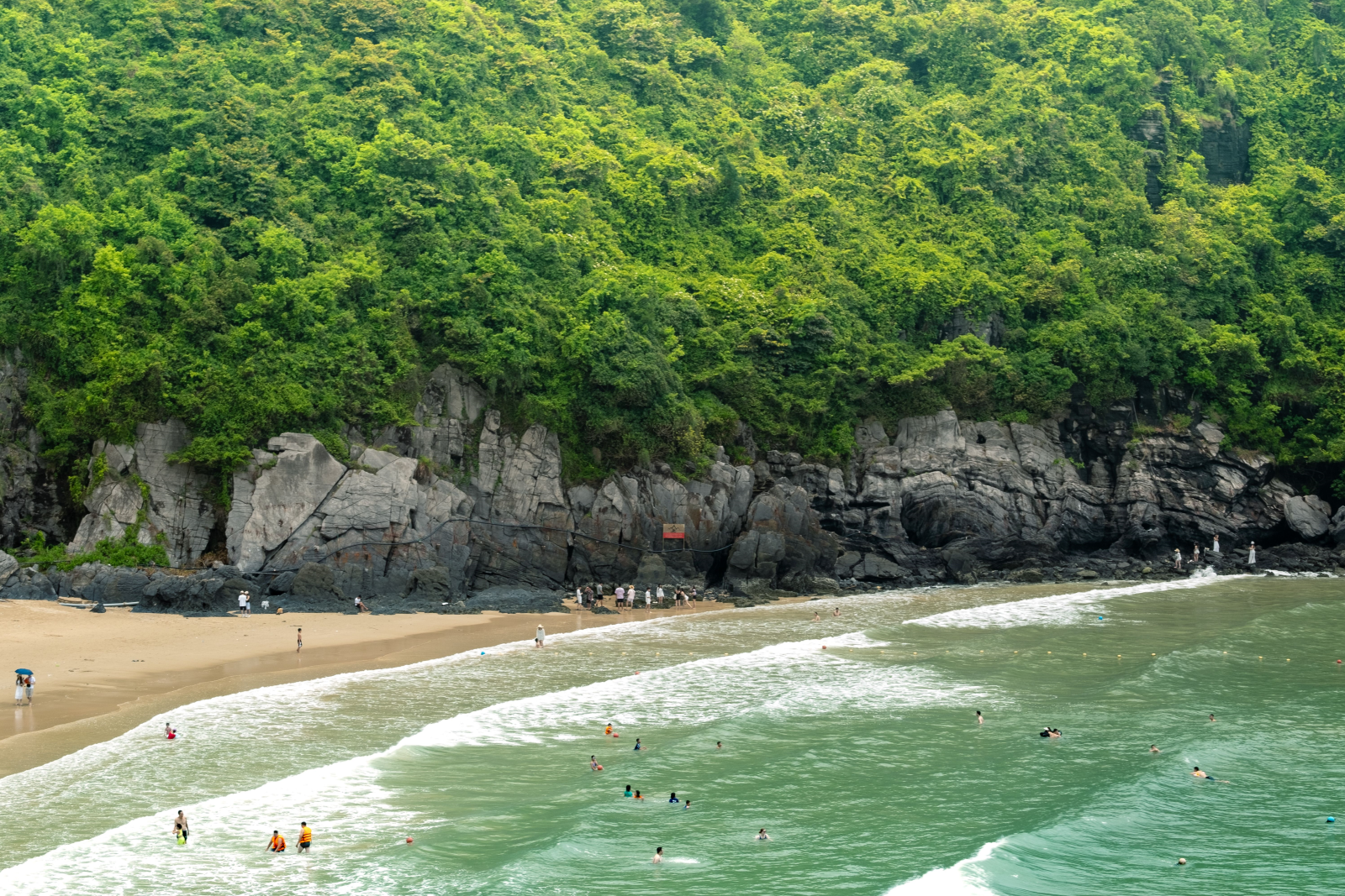 Cat Ba Island. Photo by pexels.