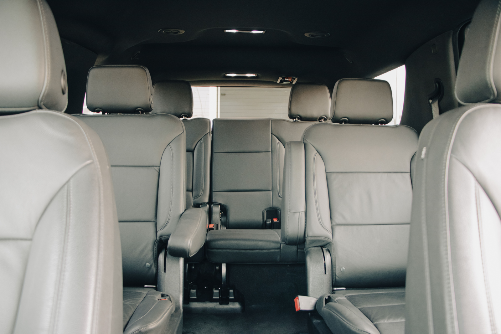 Limousine Bus to Halong Bay. Photo by pexels.