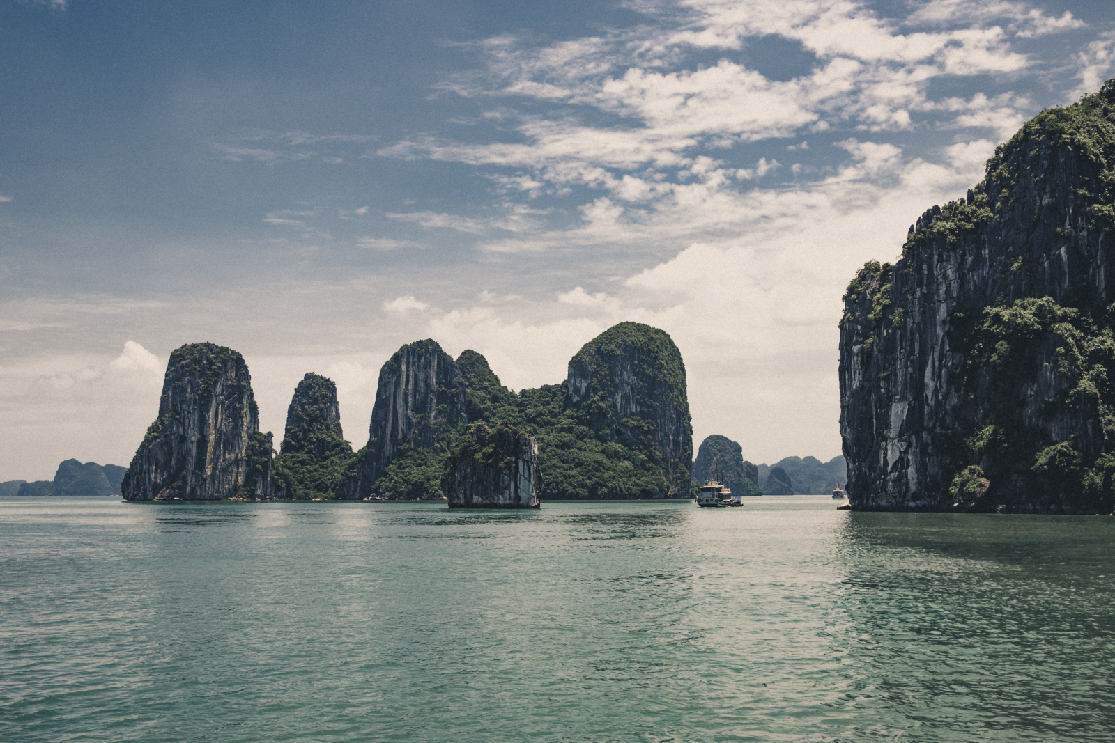 Halong Bay Overview. Photo by pexels.