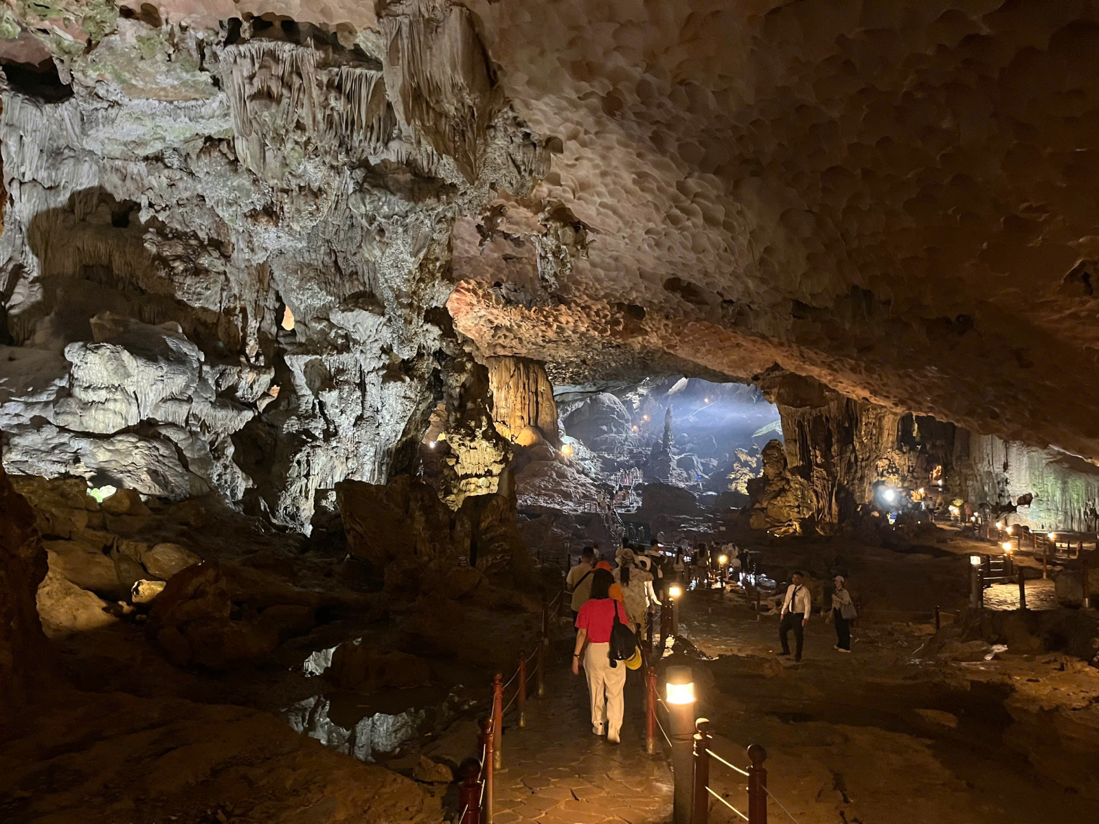 Sung Sot Cave. Photo by Phuong Anh Nguyen.