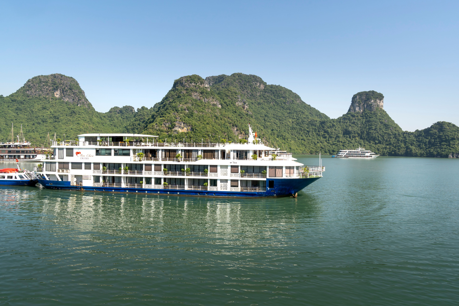 Halong Bay cruise. Photo by pexels.