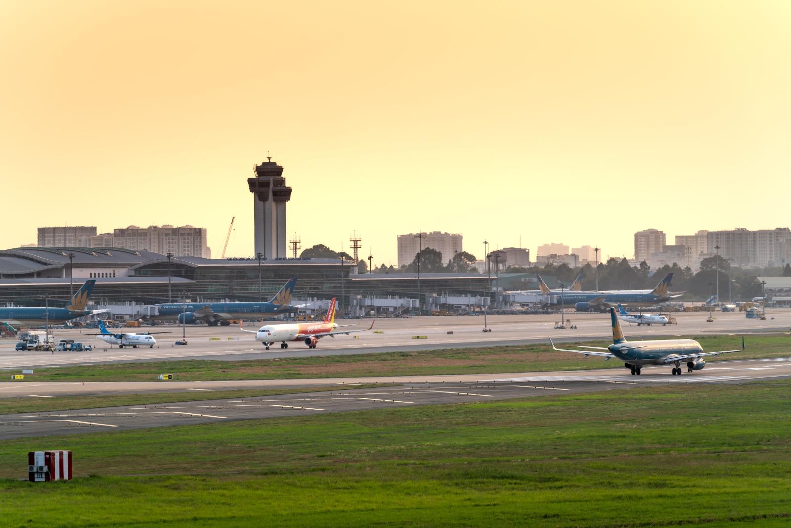 Tan Son Nhat Airport. Photo by pexels.