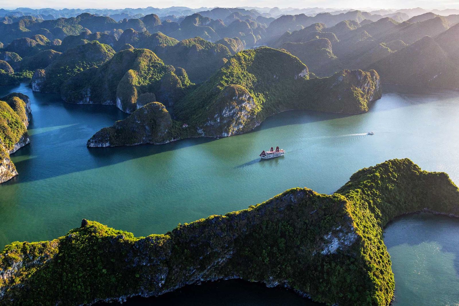 Vietnam 5-Year Visa in 2026: Who Qualifies, Requirements & Application Process. Halong Bay.